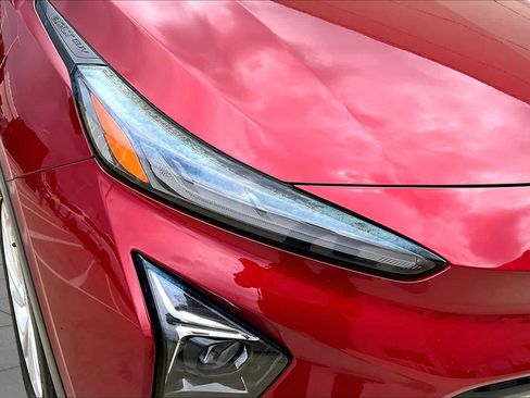 Used 2022 Chevrolet Bolt EUV LT w/ Comfort Package FWD image 26