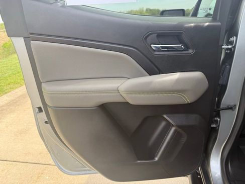 Used 2025 Chevrolet Colorado ZR2 w/ Technology Package AWD/4WD image 11