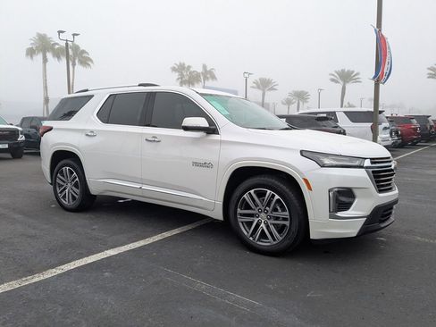 Used 2023 Chevrolet Traverse High Country image 2