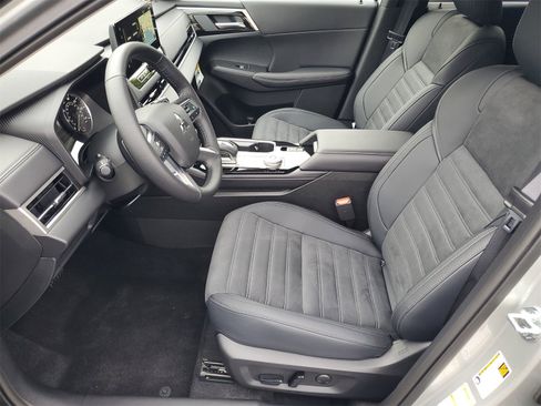 New 2026 Mitsubishi Outlander SE image 5