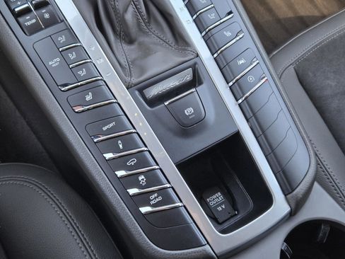 Used 2020 Porsche Macan S image 14