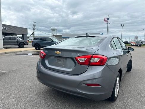 Used 2018 Chevrolet Cruze LT w/ Convenience Package FWD image 17