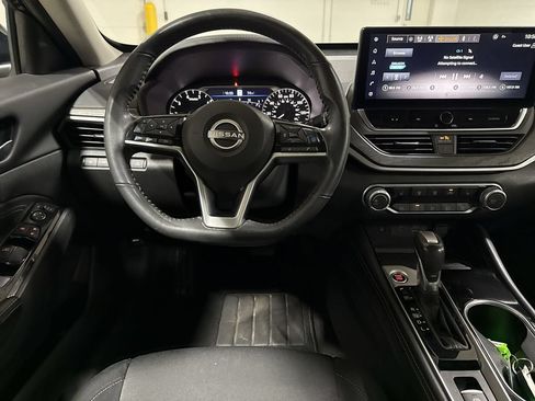 Used 2023 Nissan Altima 2.5 SV w/ SV Premium Package FWD image 11