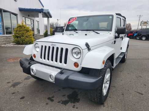 Used 2013 Jeep Wrangler Unlimited Sahara w/ Connectivity Group image 4