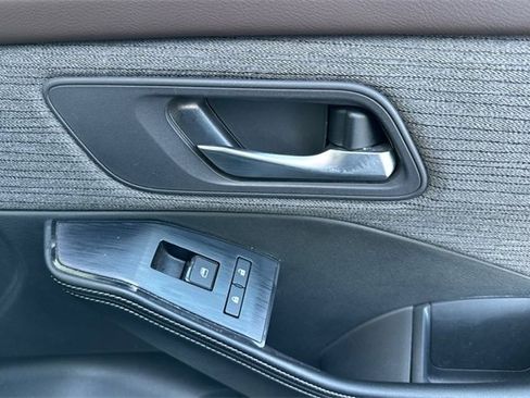 Used 2023 Nissan Rogue SV image 20