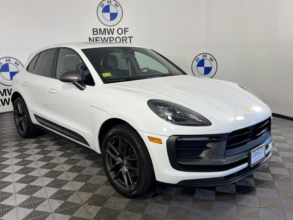 Used 2024 Porsche Macan AWD/4WD image 1