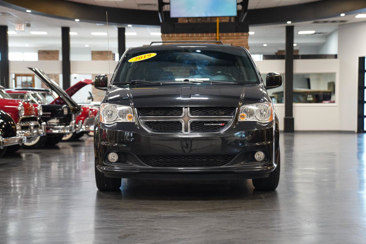 Used 2019 Dodge Grand Caravan SXT FWD image 3