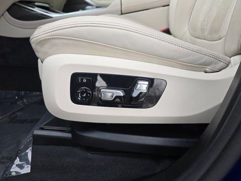 Used 2025 BMW X7 M60i image 31