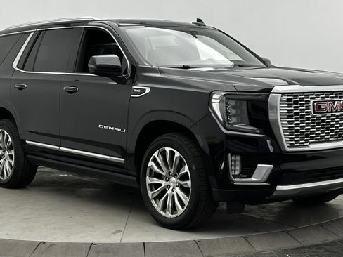 Used 2021 GMC Yukon Denali w/ Denali Premium Package image 3