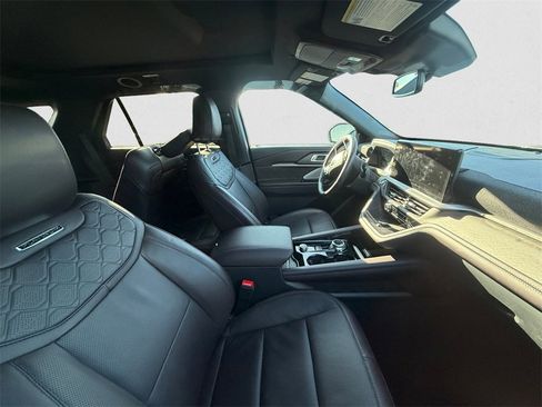 Certified 2025 Ford Explorer Platinum w/ LUX Leather Package image 10