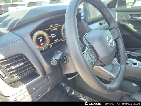 Used 2025 Nissan Rogue SL AWD/4WD image 16
