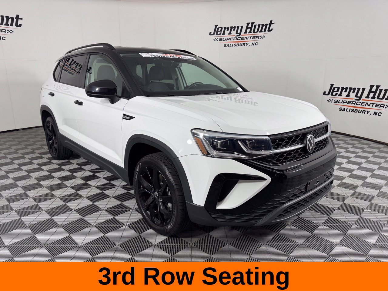 Used 2024 Volkswagen Tiguan SE R-Line FWD image 6