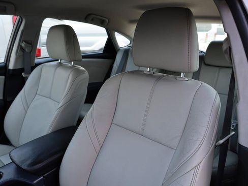Used 2013 Toyota Avalon XLE FWD image 6
