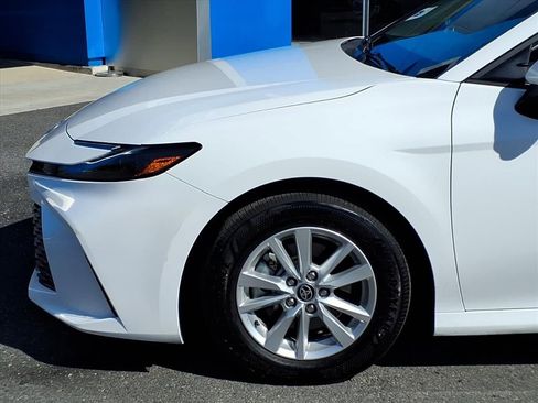 Used 2025 Toyota Camry LE image 6