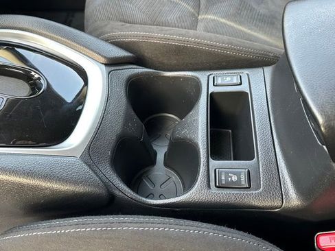 Used 2015 Nissan Rogue SV w/ SV Premium Package image 31