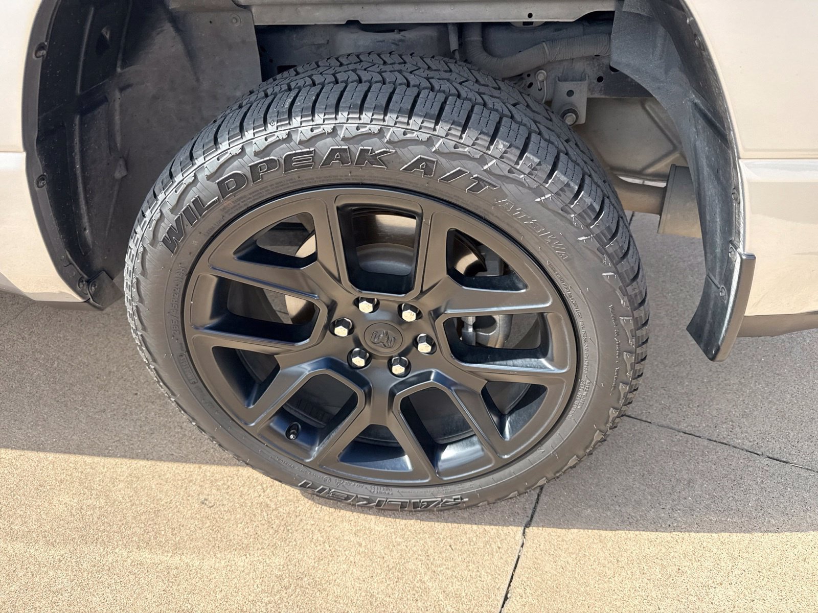 Used 2024 RAM 1500 Laramie AWD/4WD image 12