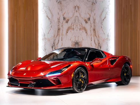 Used 2022 Ferrari F8 Tributo image 2