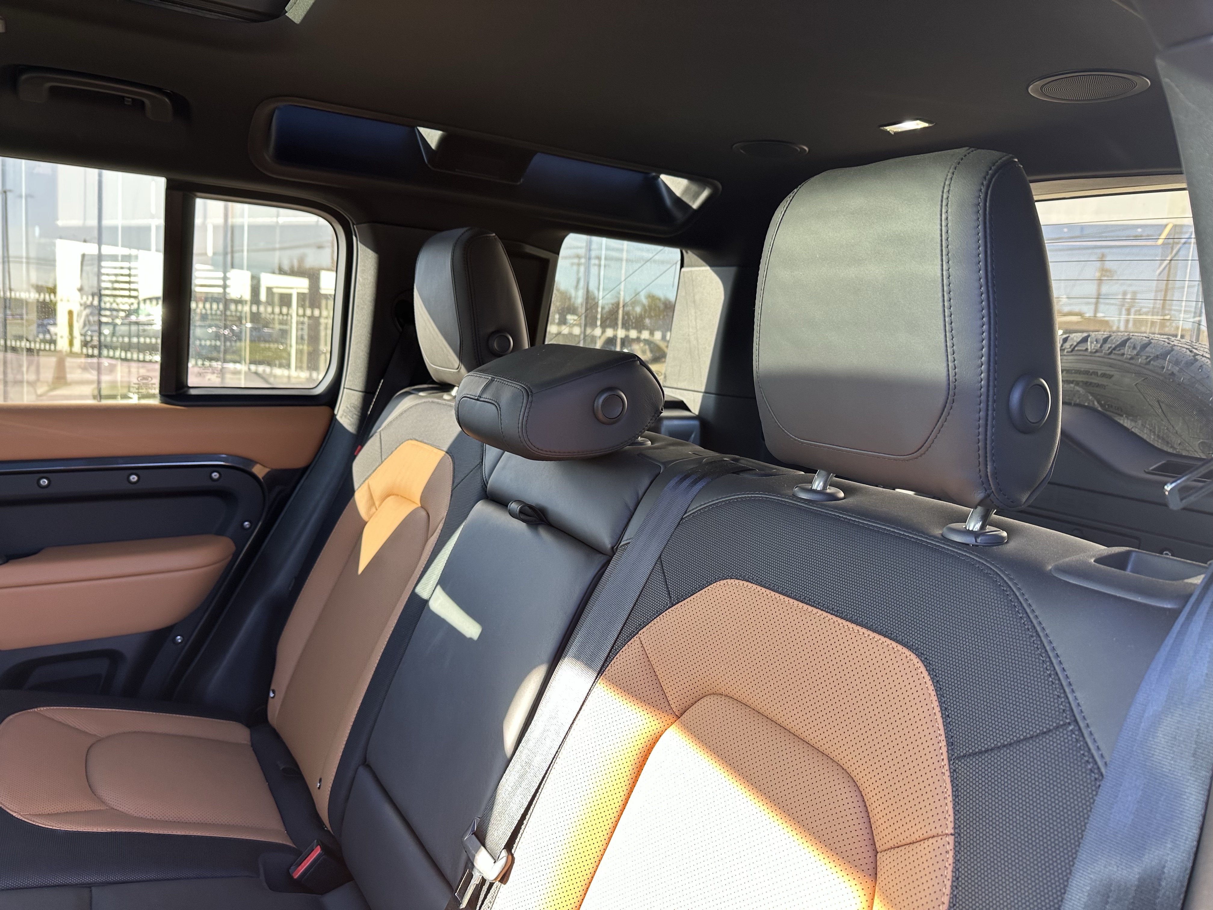 Certified 2024 Land Rover Defender 110 X-Dynamic SE AWD/4WD image 31