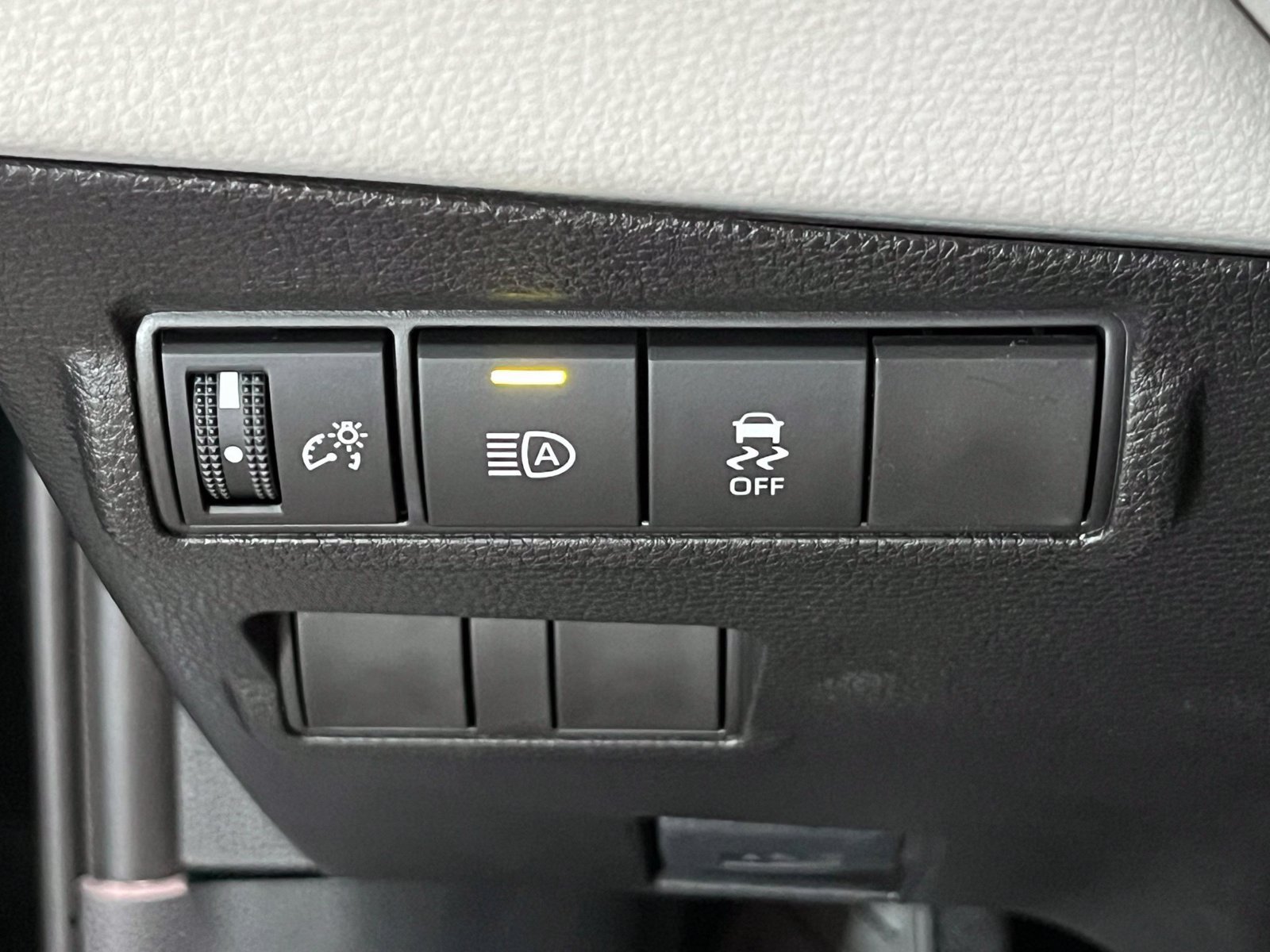 New 2026 Toyota Corolla Cross LE w/ Moonroof Package AWD/4WD image 32