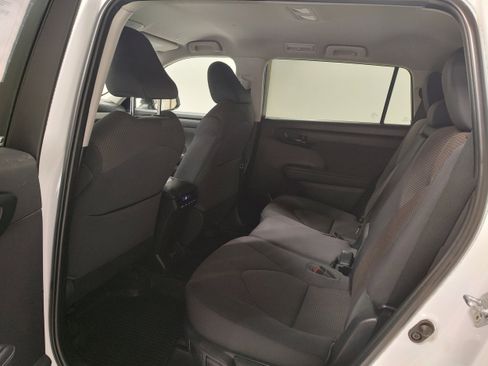 Used 2023 Toyota Highlander LE image 11