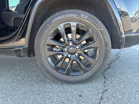 Used 2019 Jeep Grand Cherokee Altitude RWD image 11