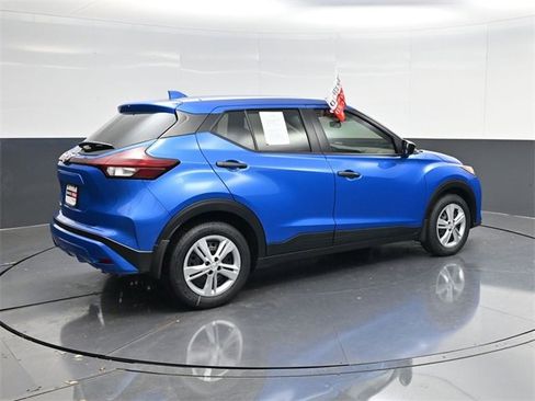 Used 2025 Nissan Kicks Play S image 3