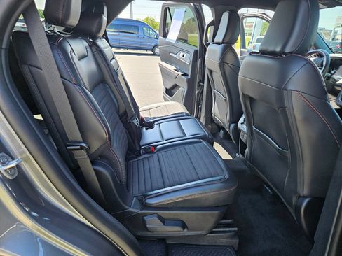 Used 2025 Ford Explorer ST-Line w/ ST-Line Street Pack AWD/4WD image 27