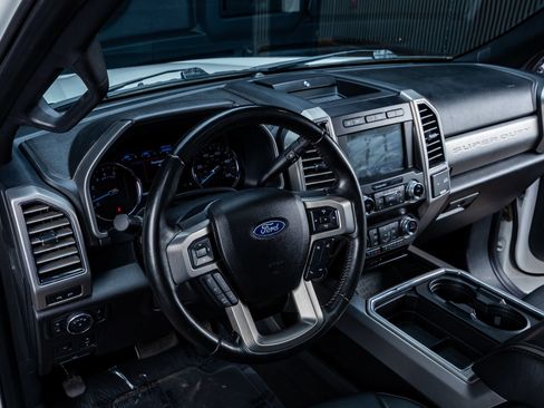 Used 2020 Ford F250 Platinum w/ FX4 Off-Road Package AWD/4WD image 13
