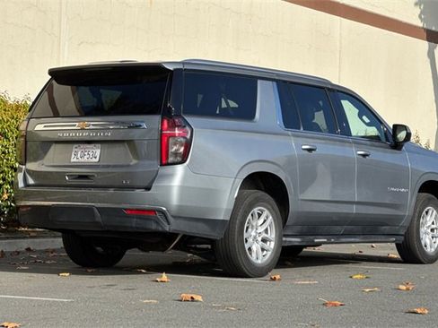 Used 2024 Chevrolet Suburban LT image 4