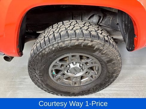 Used 2016 Toyota Tacoma TRD Sport AWD/4WD image 13