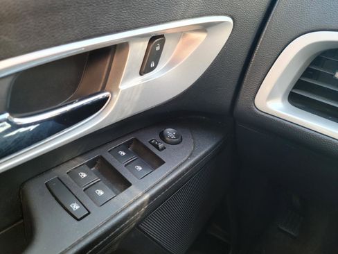 Used 2017 Chevrolet Equinox LT w/ Convenience Package image 12