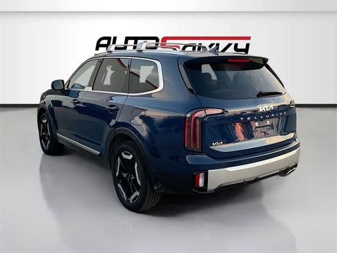Used 2023 Kia Telluride EX w/ EX Captain's Chair Package image 5