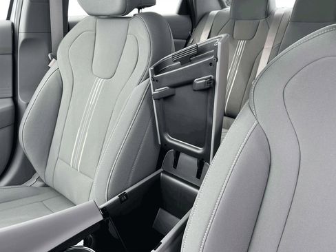 Used 2025 Hyundai Elantra Blue image 18