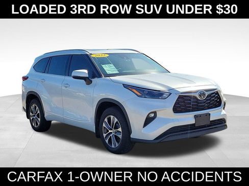 Used 2022 Toyota Highlander XLE AWD/4WD image 1