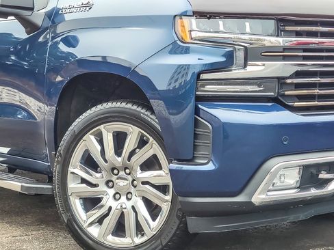 Used 2019 Chevrolet Silverado 1500 High Country w/ High Country Premium Package image 3