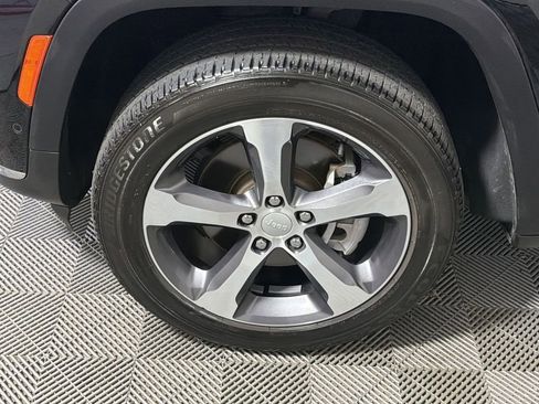 Used 2023 Jeep Grand Cherokee L Limited w/ Luxury Tech Group II image 12