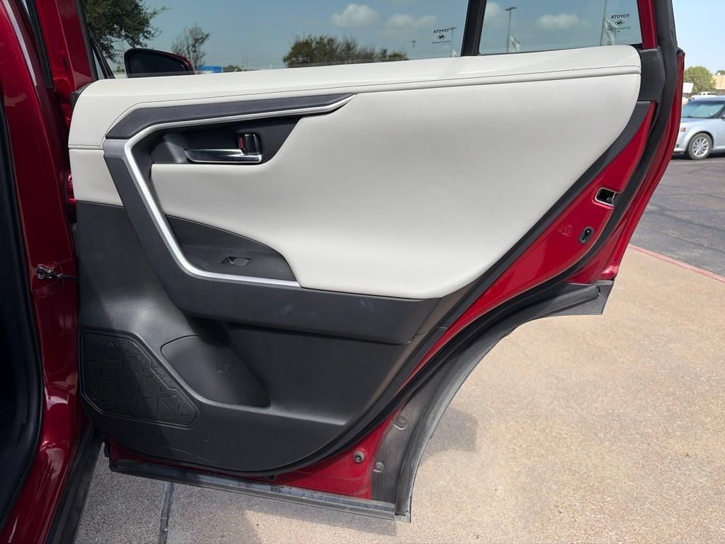 Used 2021 Toyota RAV4 Limited AWD/4WD image 12