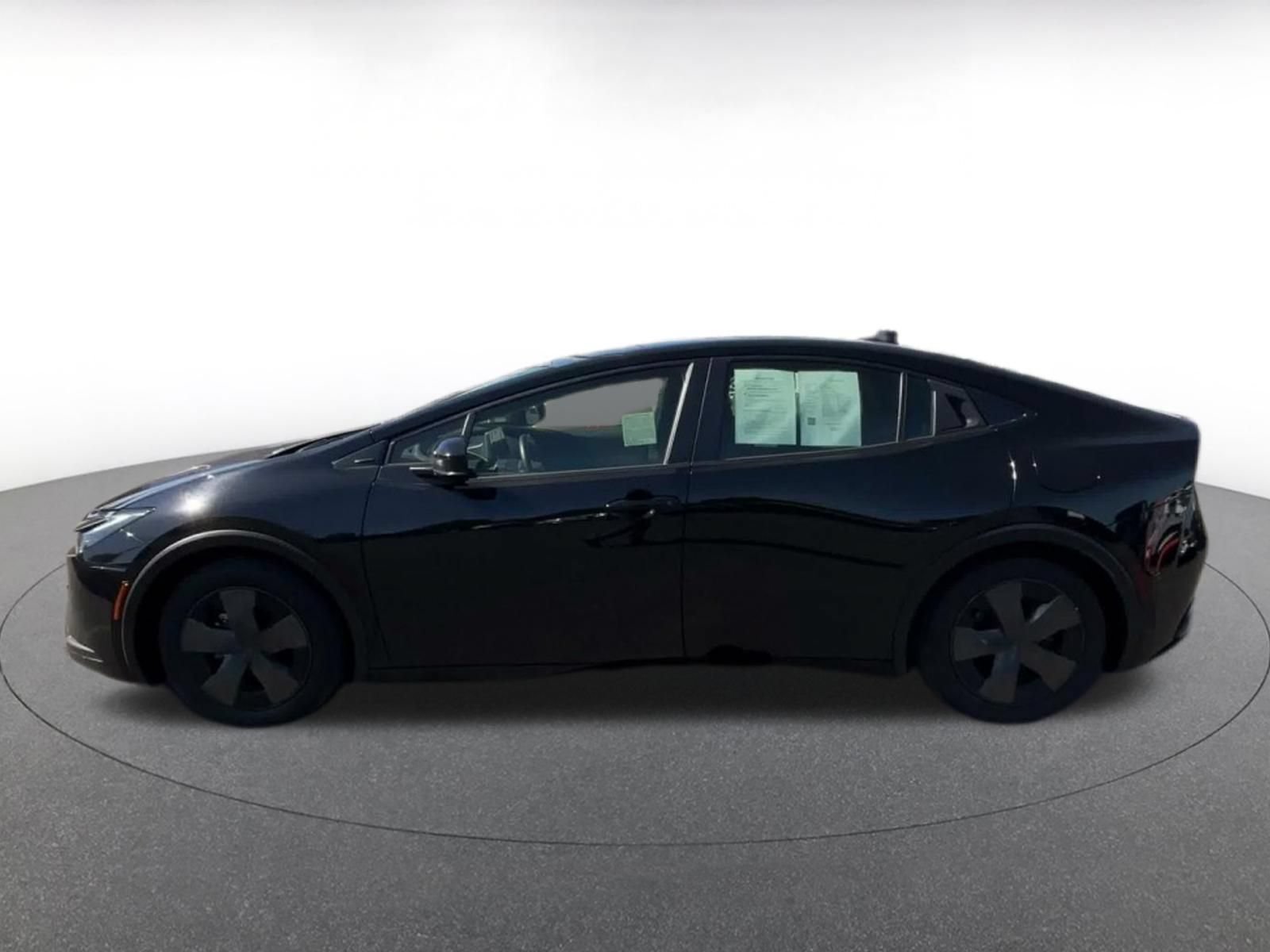 Used 2025 Toyota Prius LE FWD image 9