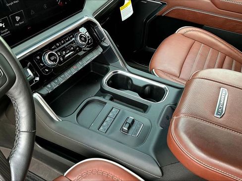 Used 2025 GMC Sierra 2500 Denali Ultimate image 17