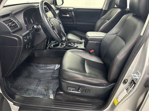 Used 2021 Toyota 4Runner Venture w/ Moonroof Package AWD/4WD image 12
