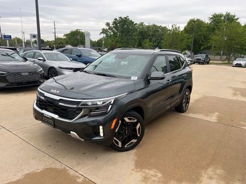 Used 2024 Kia Seltos SX w/ SX Sunroof Package AWD/4WD image 3