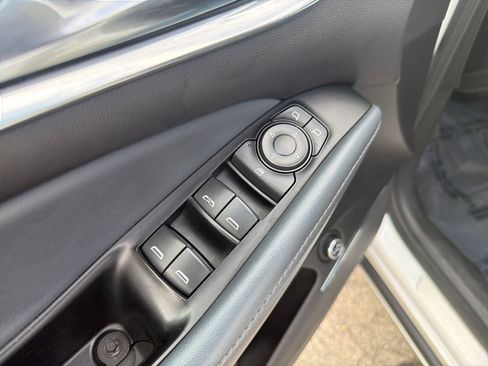 Used 2023 Buick Enclave Essence FWD image 13