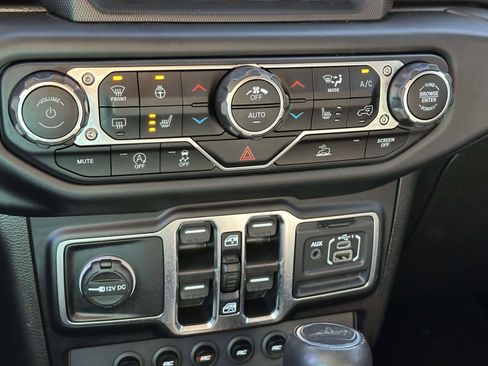 Used 2022 Jeep Gladiator Overland w/ Popular Equipment Package image 19