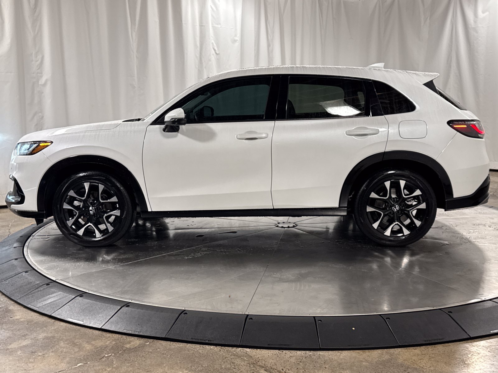 Used 2026 Honda HR-V EX-L image 8