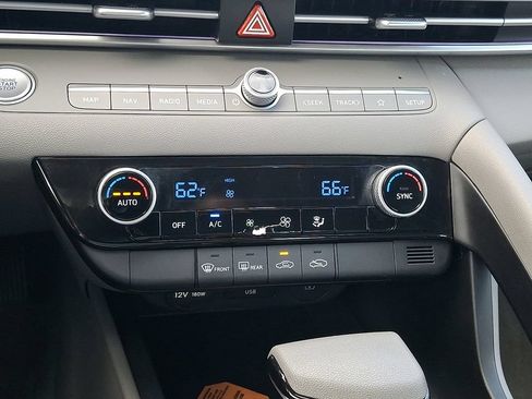 Used 2024 Hyundai Elantra SEL FWD image 15