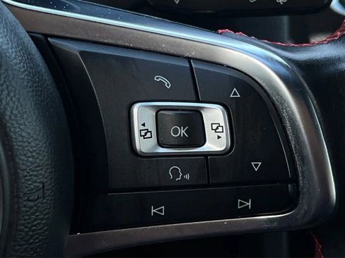 Used 2017 Volkswagen GTI SE image 30