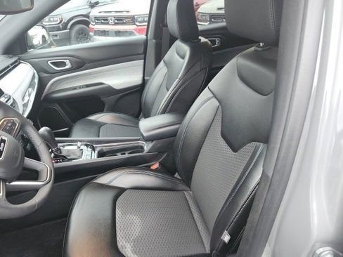 Used 2023 Jeep Compass Latitude image 15