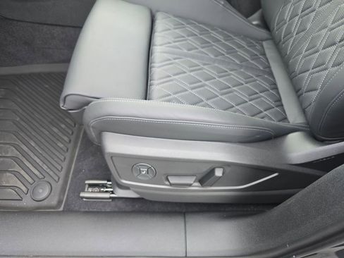 New 2025 Audi SQ5 Prestige image 19