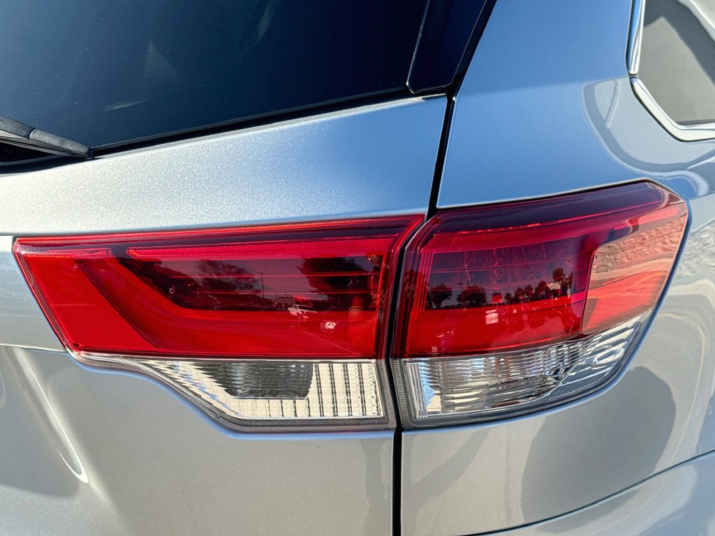 Used 2018 Toyota Highlander SE FWD image 33