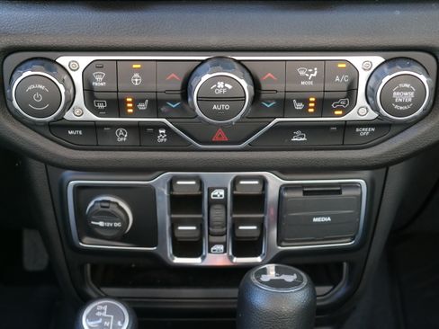 Used 2024 Jeep Wrangler Unlimited Sport AWD/4WD image 19